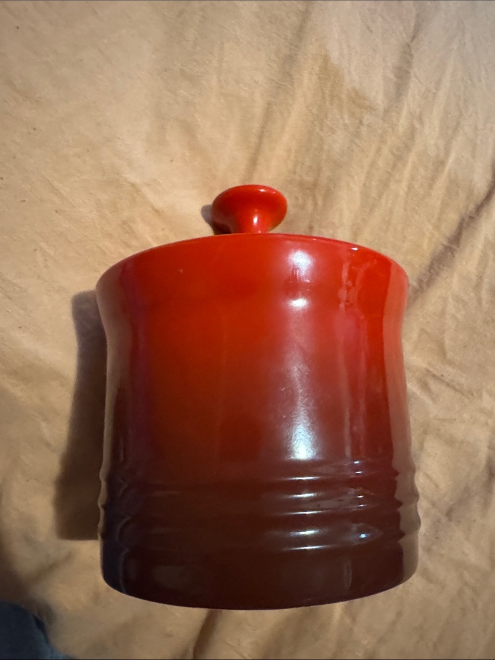 Le Creuset Salt Keeper Crock Cerise 10 oz. NWT - Picture 3 of 3